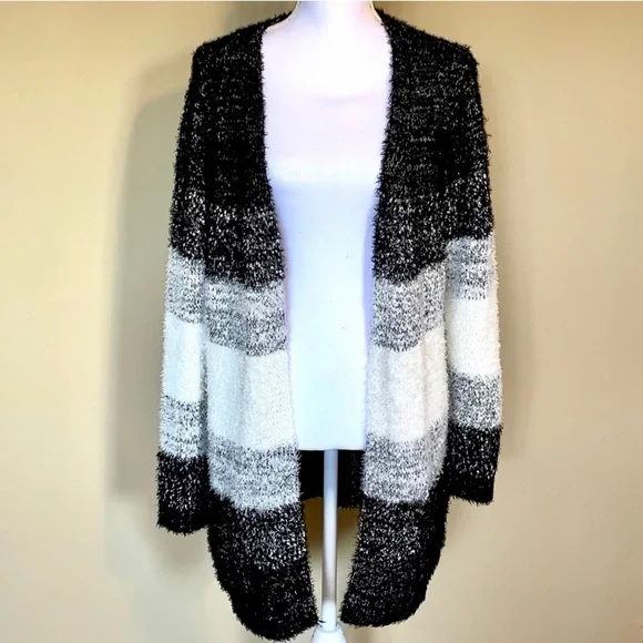 🌿Host Pick🌿 Decree Cardigan - Picture 1 of 5